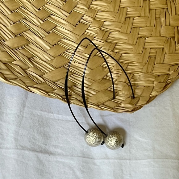 Elegant Black Silver Drop Earrings - Picture 5 of 6